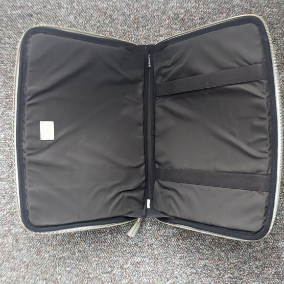 Authentic Gucci Laptop Case - Picture 3 of 7